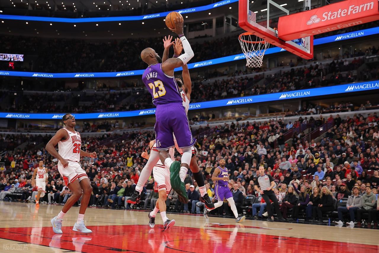 历史首人！詹姆斯下半场太辣眼！打爆公牛，东契奇狂轰46+7+11！