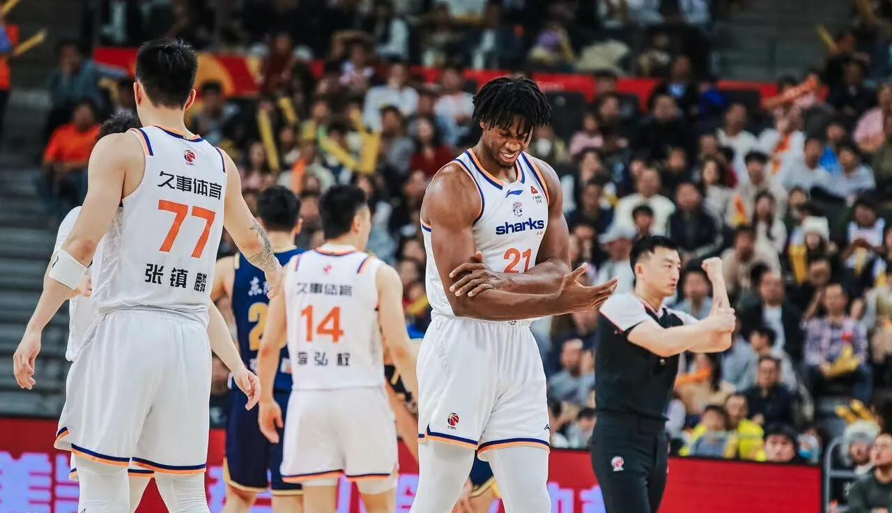 开云体育app-广东上海争夺俱乐部杯赛八强名额！五位国手缺席，杜锋赌进攻