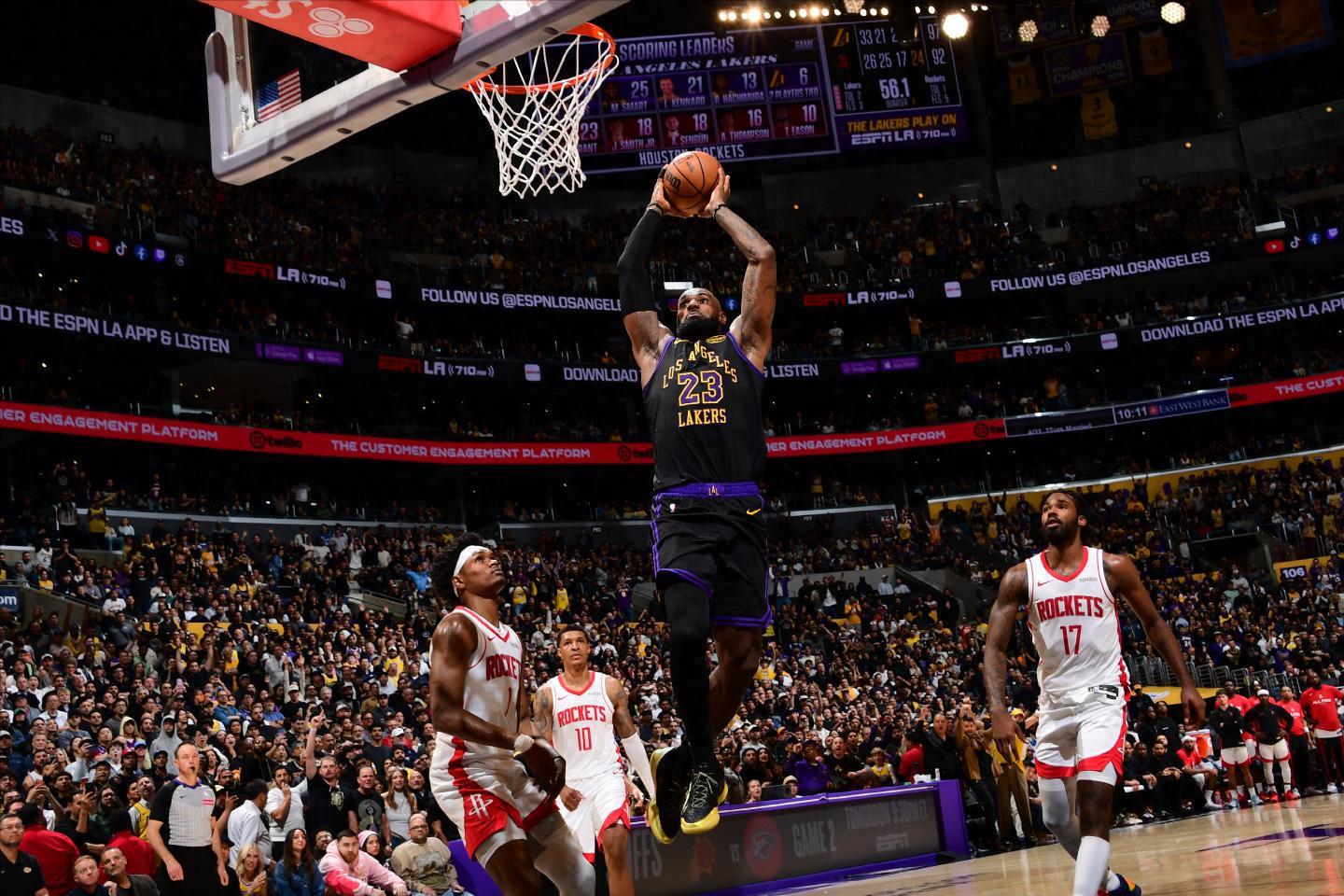 开云体育下载-NBA夺冠概率更新!火箭0.4%湖人骑士遭低估 4队超10个百分点领跑